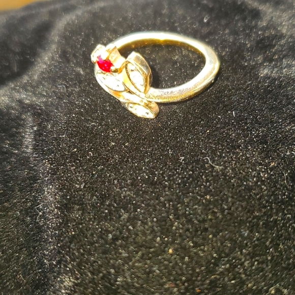 Avon Vintage Ring - Picture 5 of 7